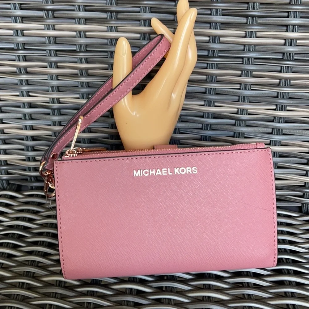 MICHAEL KORS LG DOUBLE ZIP WRISTLET